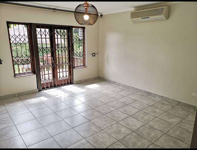 3 BEDROOM HOUSE TO LET IN LINCOLN MEADE